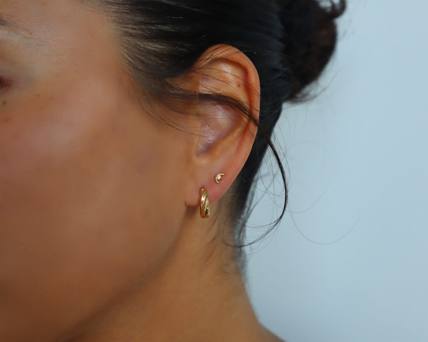 TINY V STUDS