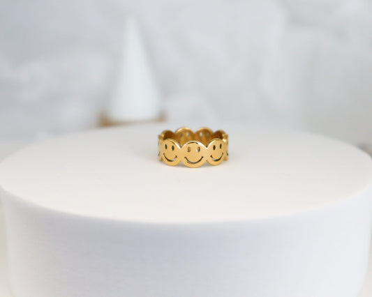 18K Gold Smile Band Ring