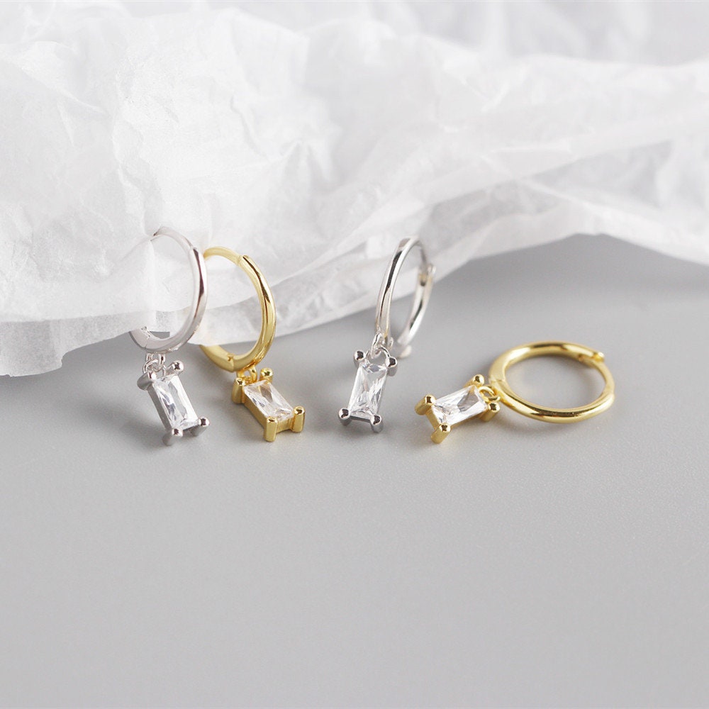 DANGLE BAGUETTE HOOPS